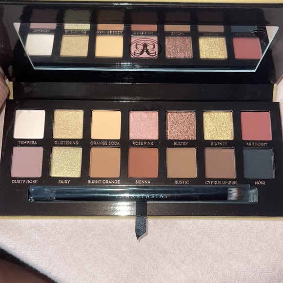 LIMITED EDITION Anastasia Beverly Hills Soft Glam Deluxe Trio Eye Kit-NIB - Picture 8 of 9